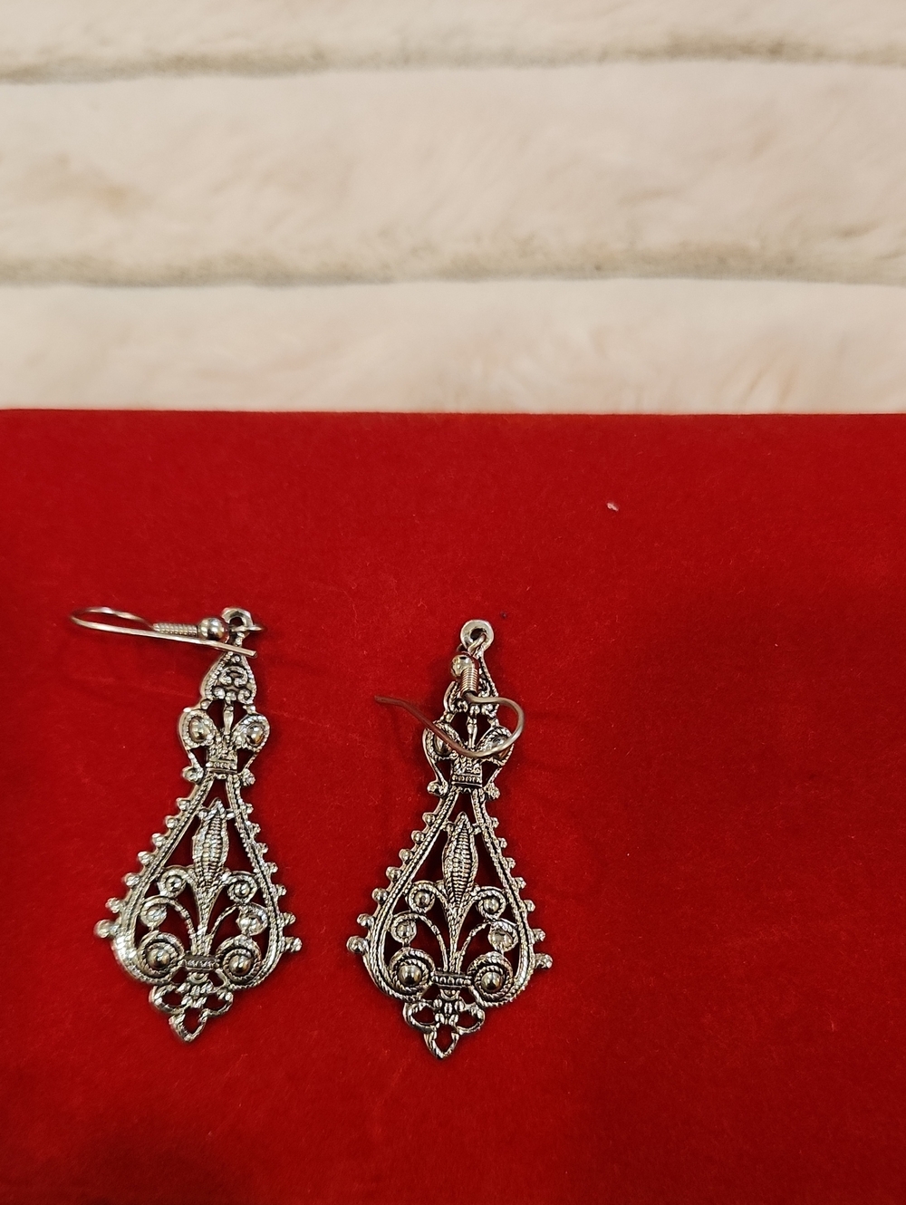 Vintage-Style Silver Filigree Teardrop Earrings - Elegant Women Jewelry